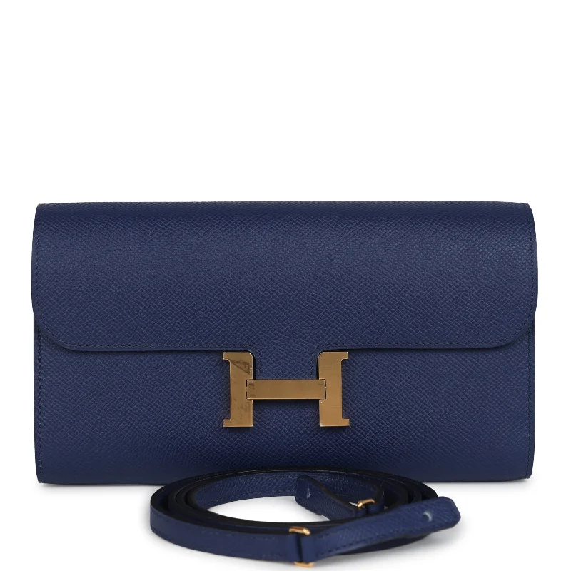 Women's wallet logo detail -Hermes Constance Wallet To Go Bleu Saphir Epsom Gold Hardware