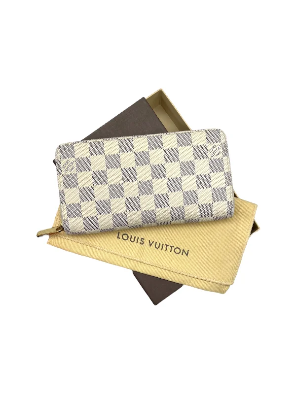 Women's wallet tough material -Wallet Luxury Designer By Louis Vuitton, Size: Large